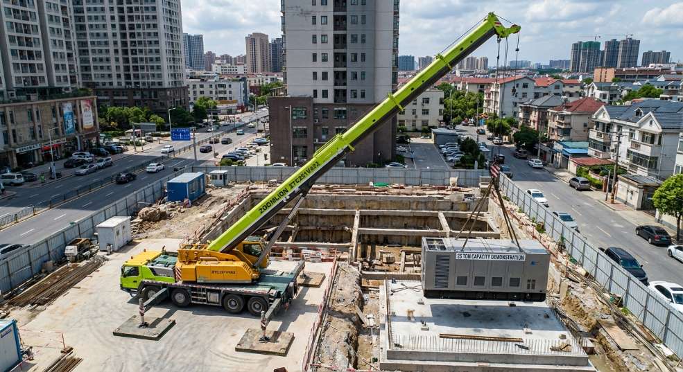 中联重科 ZTC251V452 起重机 中联重科 ZTC251V452 起重机