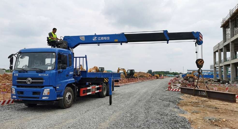 江南专汽 EQ1110GLJ3(东风145) 起重机 江南专汽 EQ1110GLJ3(东风145) 起重机