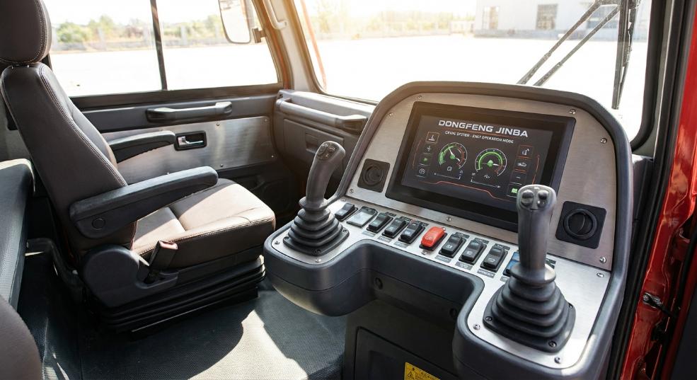 湖北合力专用车 东风金霸随车吊 起重机