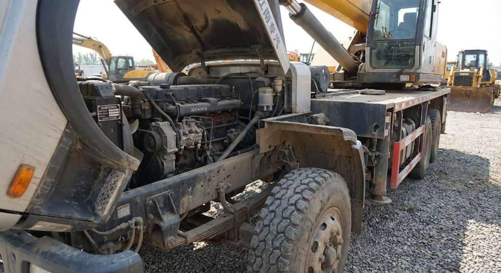 江南专汽 BJ5257GNFJH-S1(欧曼) 起重机