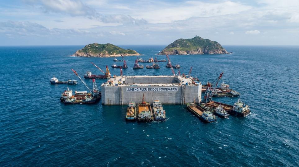 国内最大跨度跨海桥梁首个海上承台顺利浇筑完成