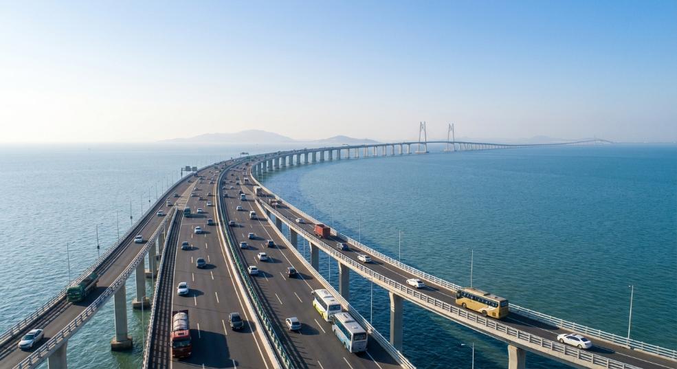 国内首座公路、铁路同层跨海大桥通车