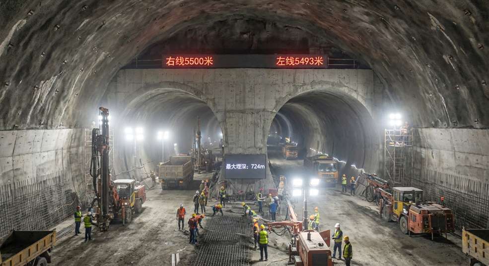 提前161天!云南勐绿高速公路大梁山隧道双线贯通 提前161天!云南勐绿高速公路大梁山隧道双线贯通