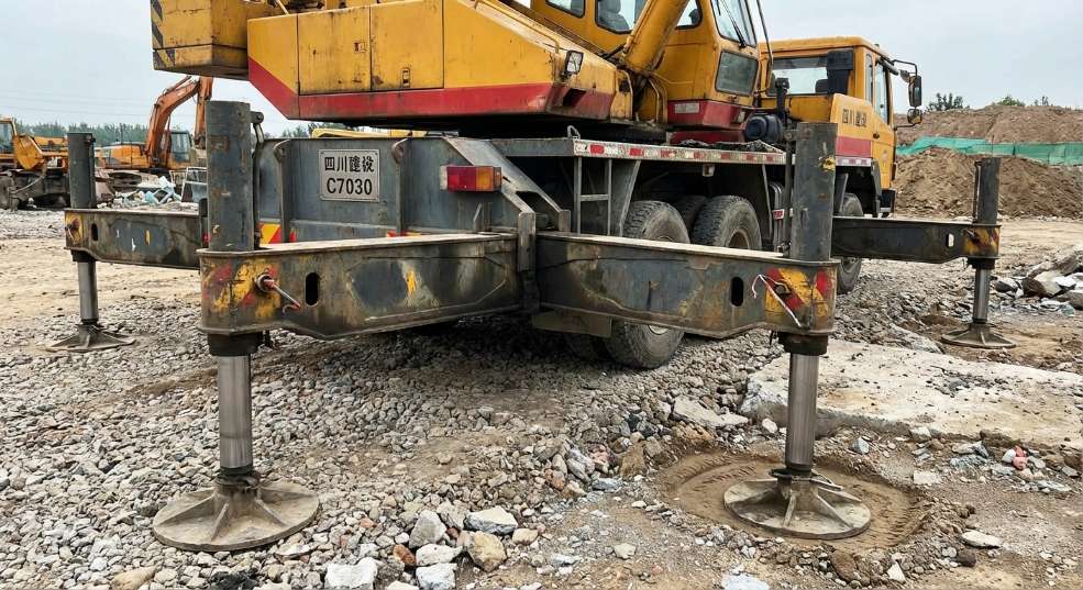 四川建设 C7030(16t) 起重机 四川建设 C7030(16t) 起重机