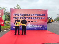 柳工成套路面设备批量交付，助力客户高效施工！