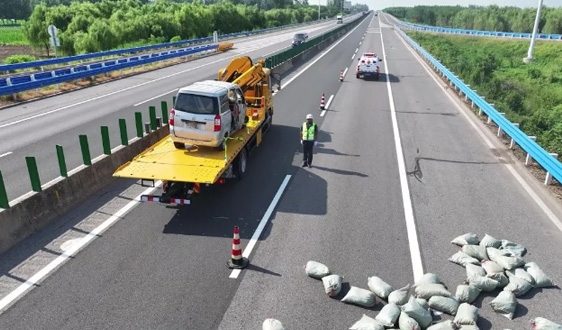徐工平板清障车,演绎一“机”救援 徐工平板清障车,演绎一“机”救援