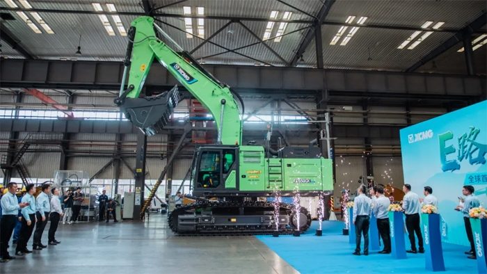 全球首台！徐工“青山绿”矿用混动挖掘机荣耀下线