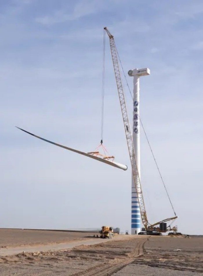 一键定乾坤！徐工1300吨“擎风者”高原风机吊装