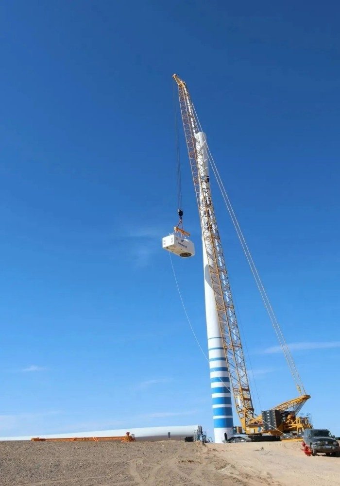 一键定乾坤！徐工1300吨“擎风者”高原风机吊装